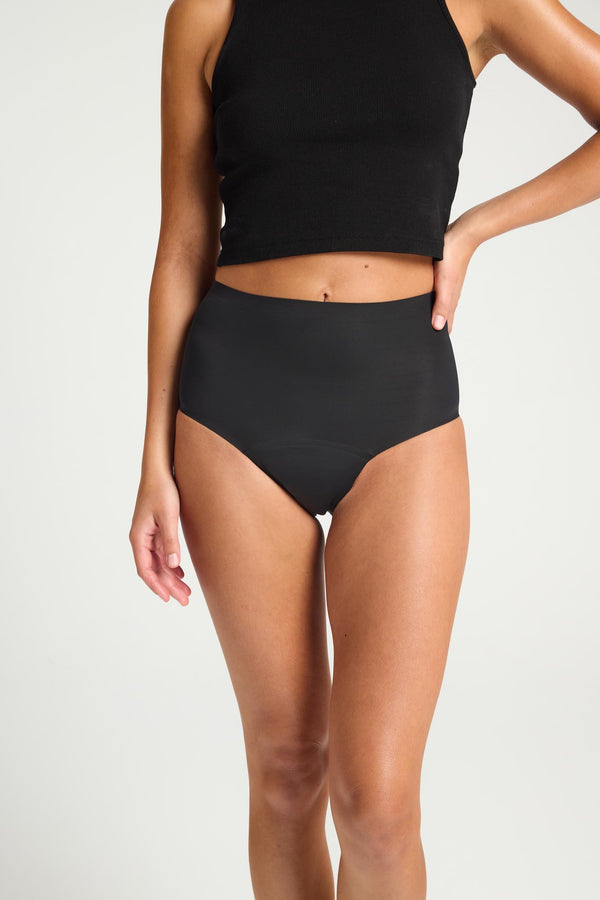 Modibodi Seamfree full brief heavy overnight period underwear in Black. Designed for maximum overnight protection with a seamless, comfortable fit. Perfect for heavy flow days and nights, featuring advanced leak-proof technology and a sleek, invisible design under clothing. Front View
